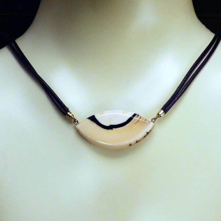 Mammut-Collier mit feiner Maserung