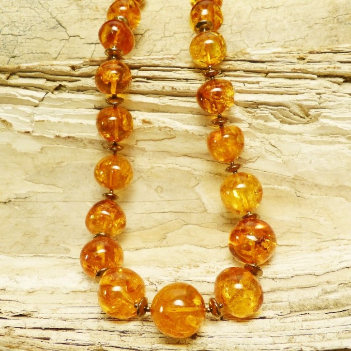 Barockkette Naturbernstein verlaufend