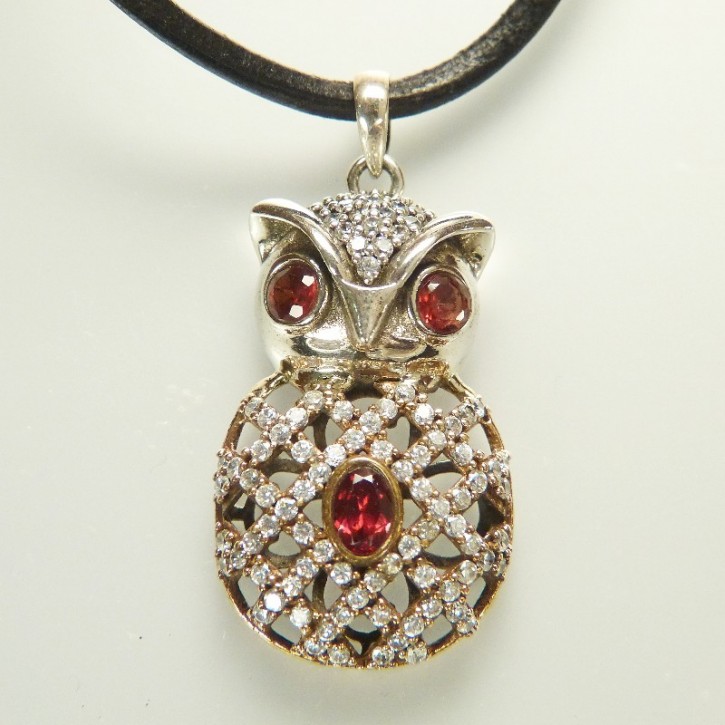 Anhänger Eule 925/- mit Weißtopasen und Granat
