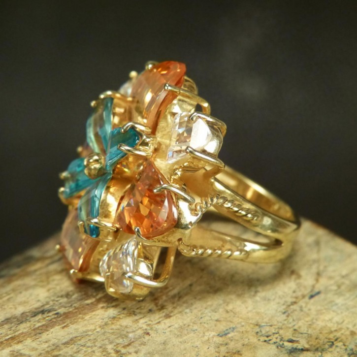 auffälliger Ring mit Zirkonia W17,8