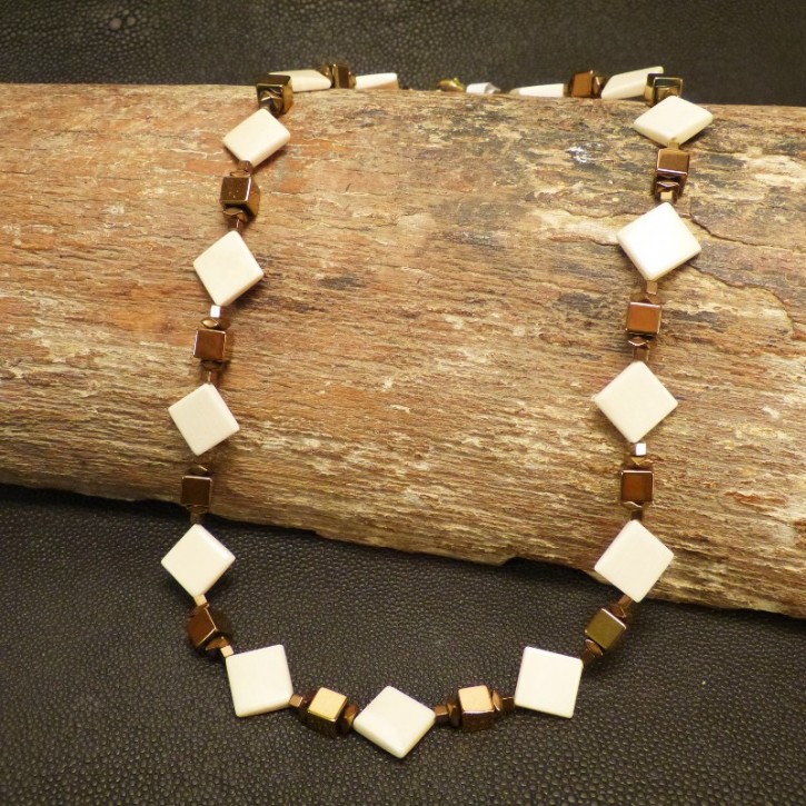Collier mit Mammut und Hämatit