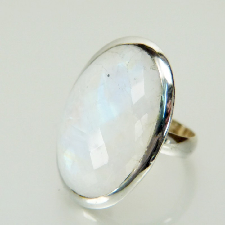 Silberring mit facettiertem Mondstein W 17,5