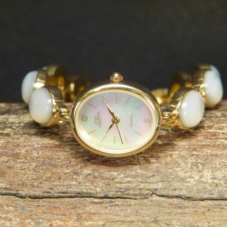 Armbanduhr mit Perlmutt