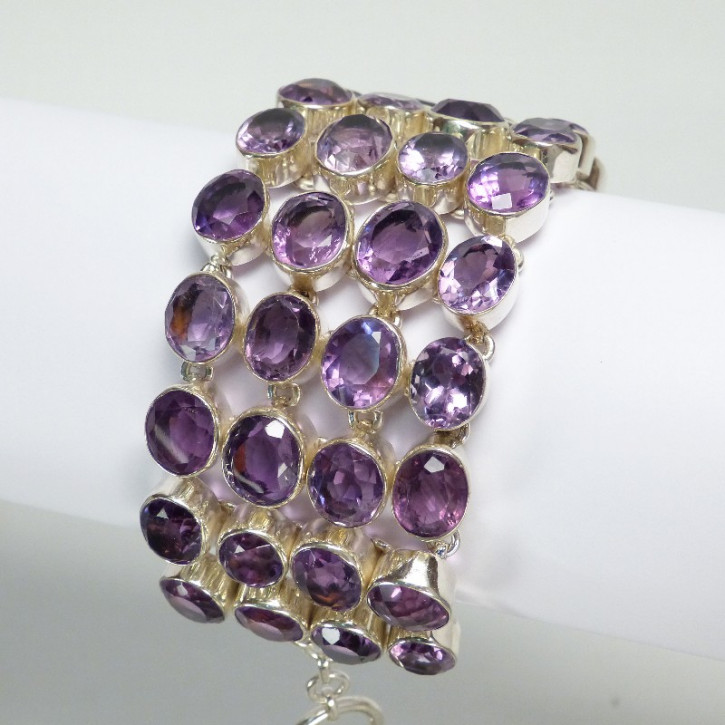 breites Silberarmband mit Amethyst