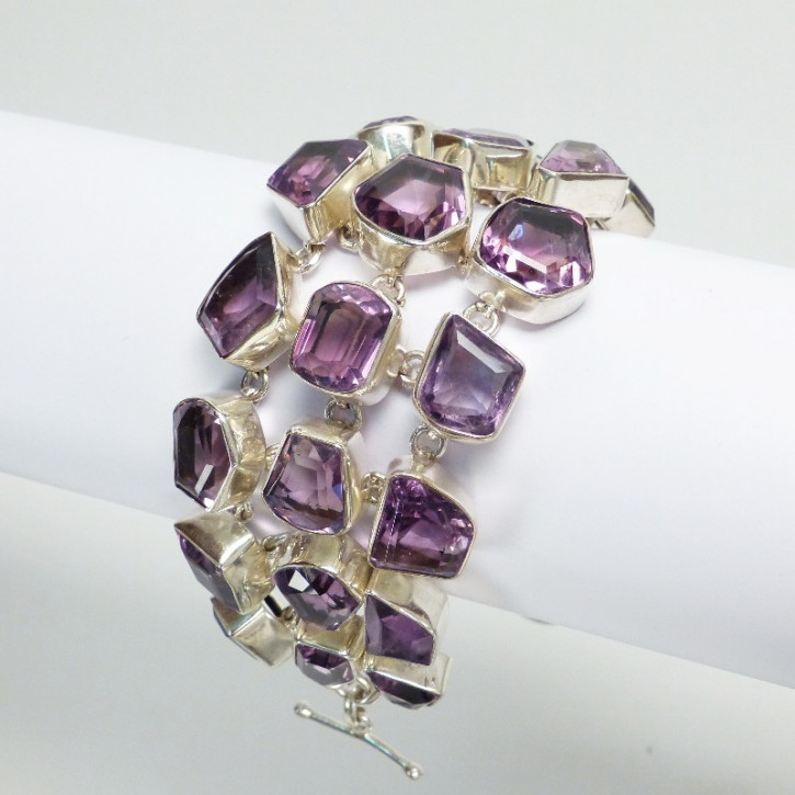 breites Silberarmband mit Amethyst