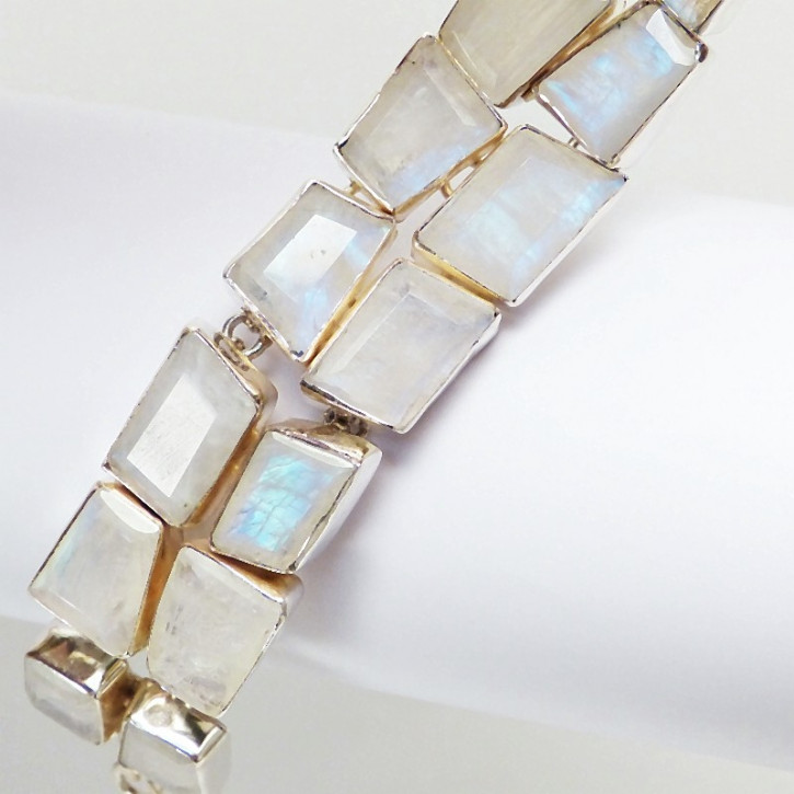 Silberarmband mit Mondstein