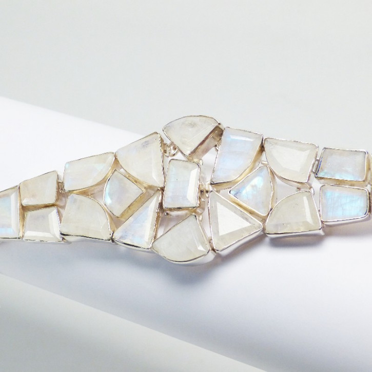 Silberarmband mit Mondsteinen
