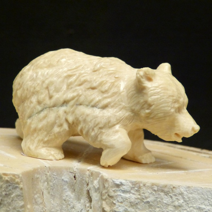 Bär aus cremigem Mammut-Elfenbein