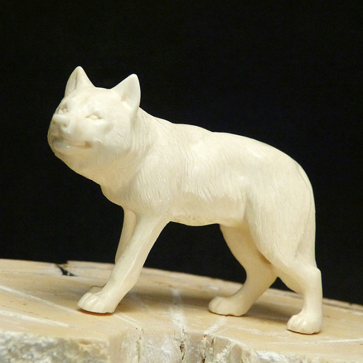 Wolf aus Mammut-Elfenbein