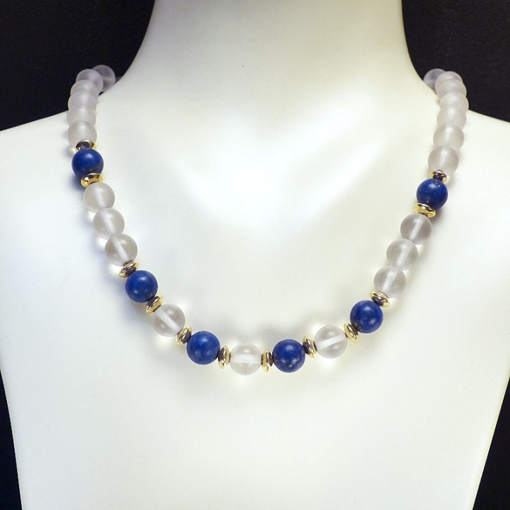 Kette aus mattiertem Bergkristall mit Lapislazuli und Gold 585/-