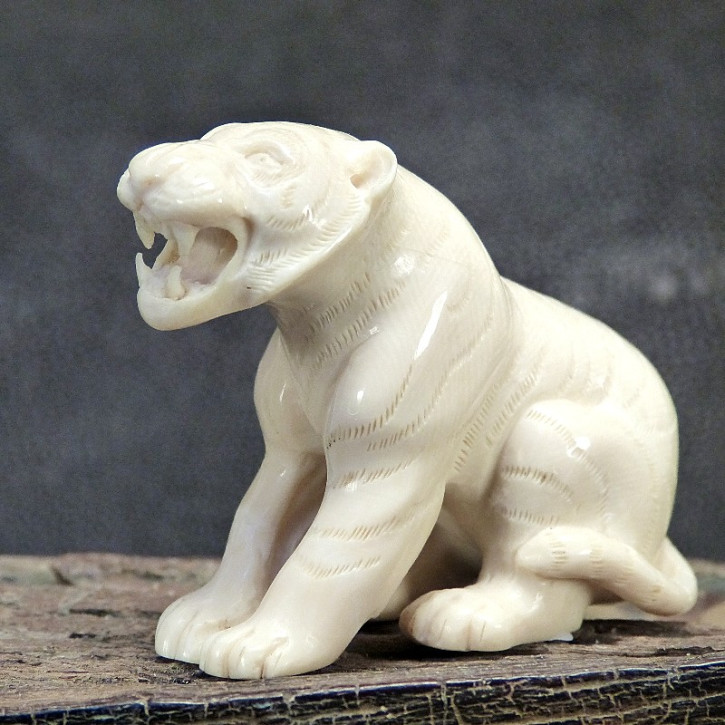 Tiger aus Mammutelfenbein