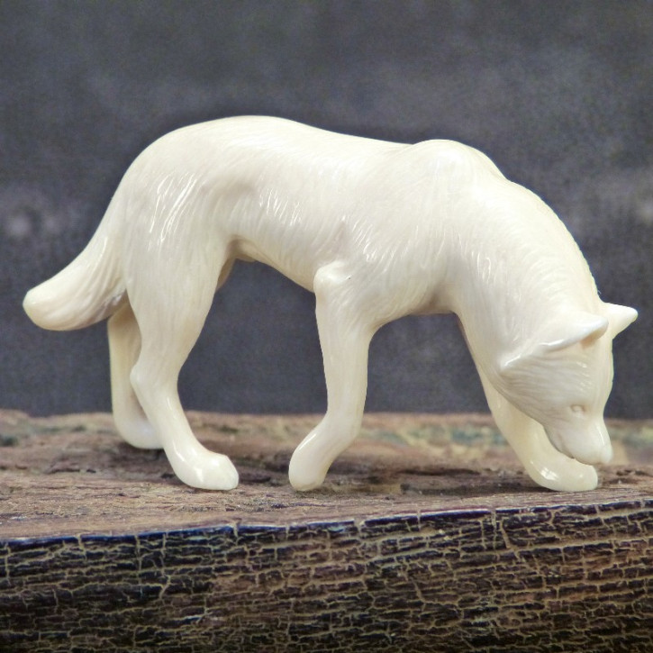 Wolf aus Mammutelfenbein
