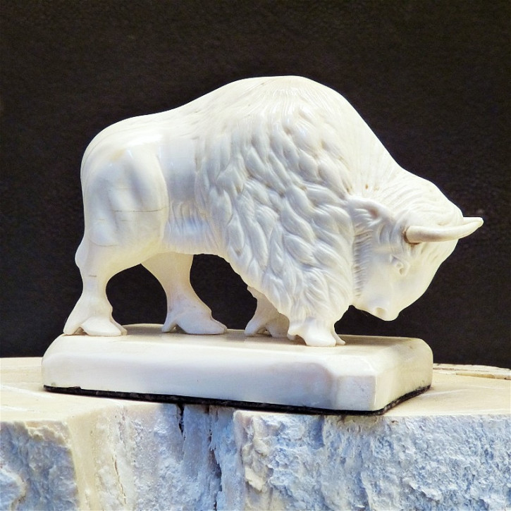 Bison aus Mammut-Elfenbein