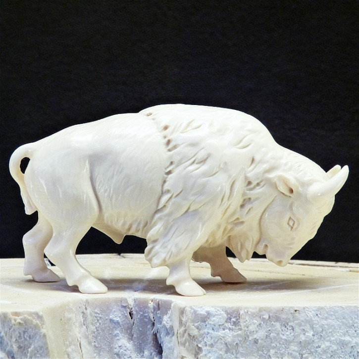 Bison aus Mammut-Elfenbein