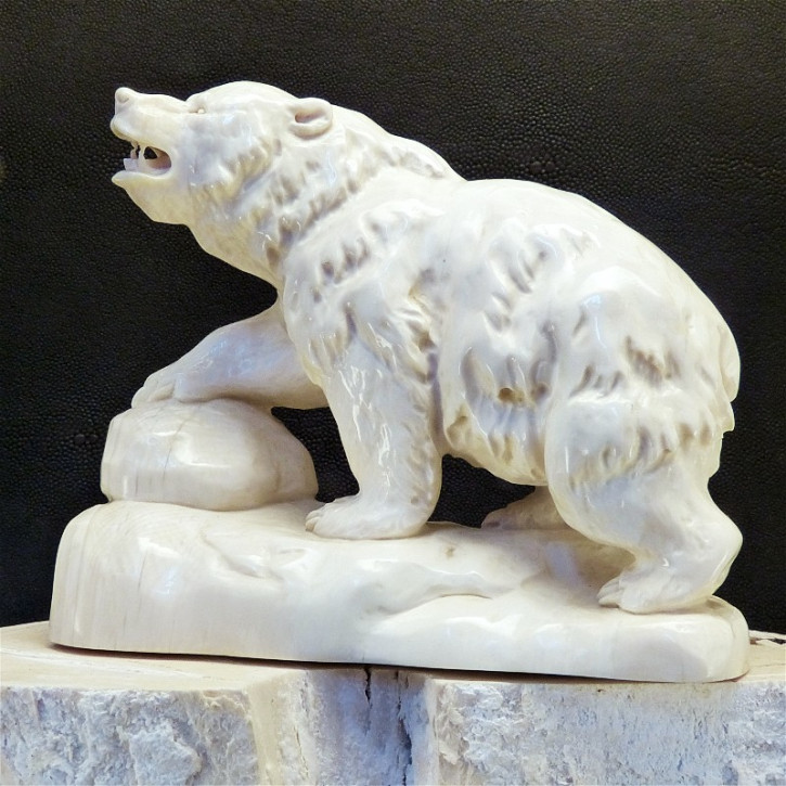 großer Grizzly-Bär aus Mammut