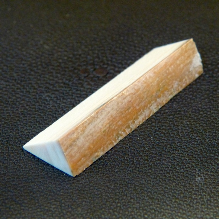 Mammut-Dreikant ca. 57x18x10,5mm