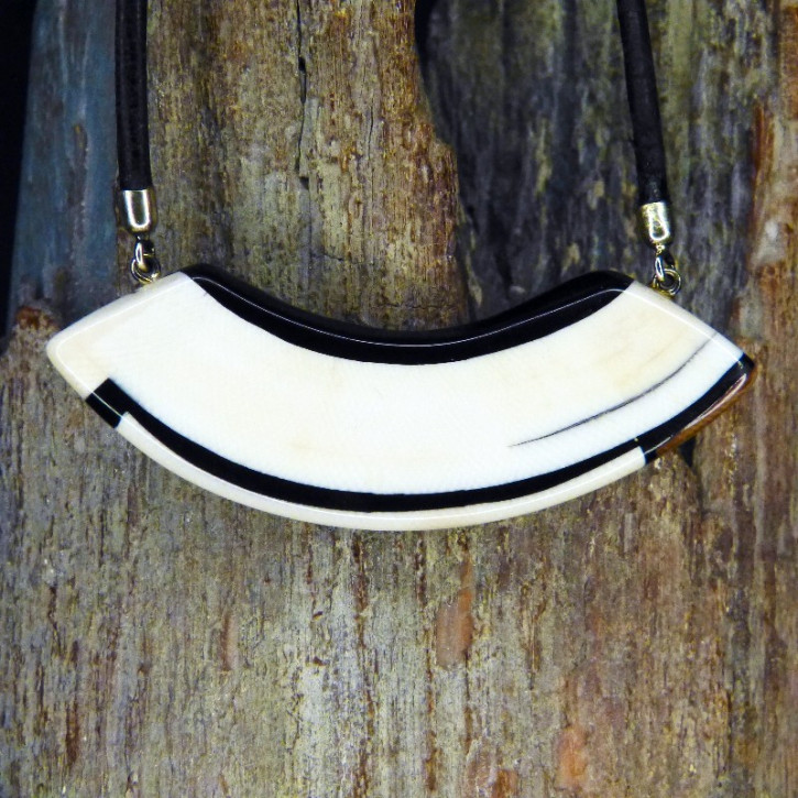 Mammut-Bogencollier mit brauner Ecke