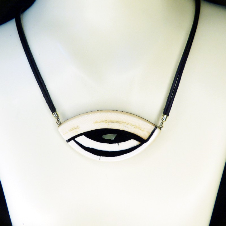 großes Collier mit Jade