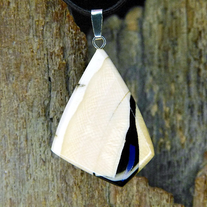 kantiger Anhänger mit Lapislazuli