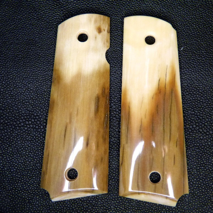 Griffschalen aus toll gefärbtem Mammut für 1911