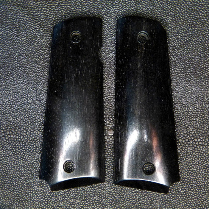 Griffschalen aus Ebenholz für 1911