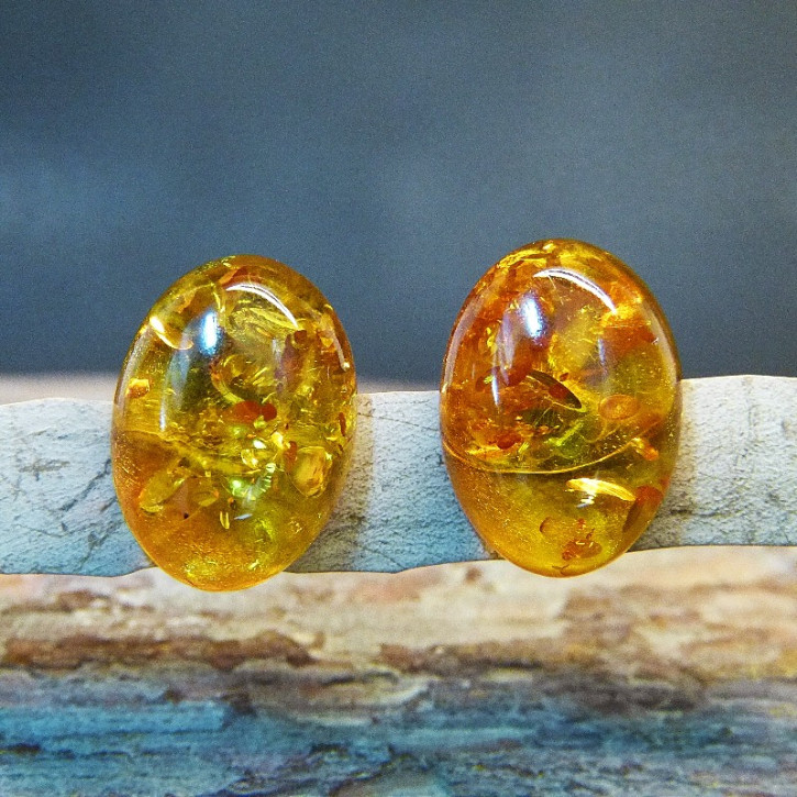 ovale Bernstein-Ohrstecker ca. 18x13mm