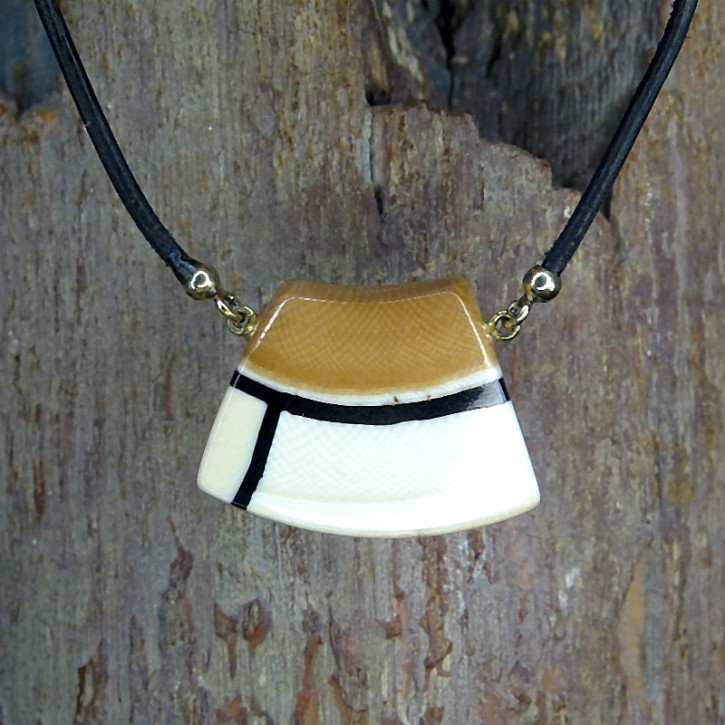 kleines Mammut-Collier schön gefärbt