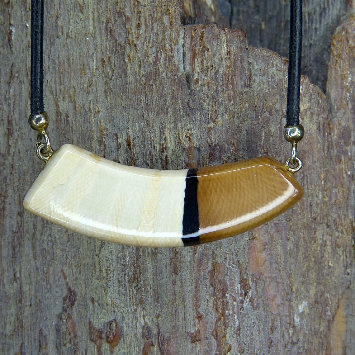 kleines Bogencollier mit brauner Färbung