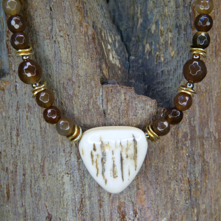 zartes Collier mit braunem Achat und Mammut