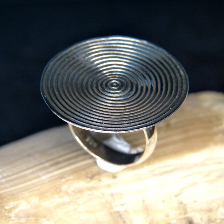 Silberring mit gerillter Platte W18,5