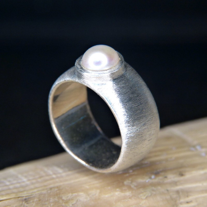 massiver Silberring gebürstet mit Perle W18,8