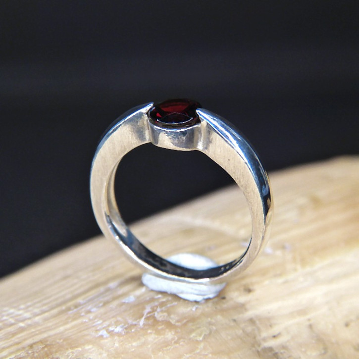 Silberring mit Granat W17