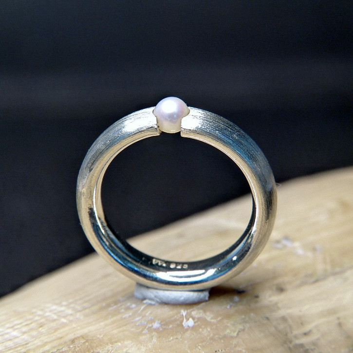Silberring mit Perle Marke "Bernd Wolf" W17,5