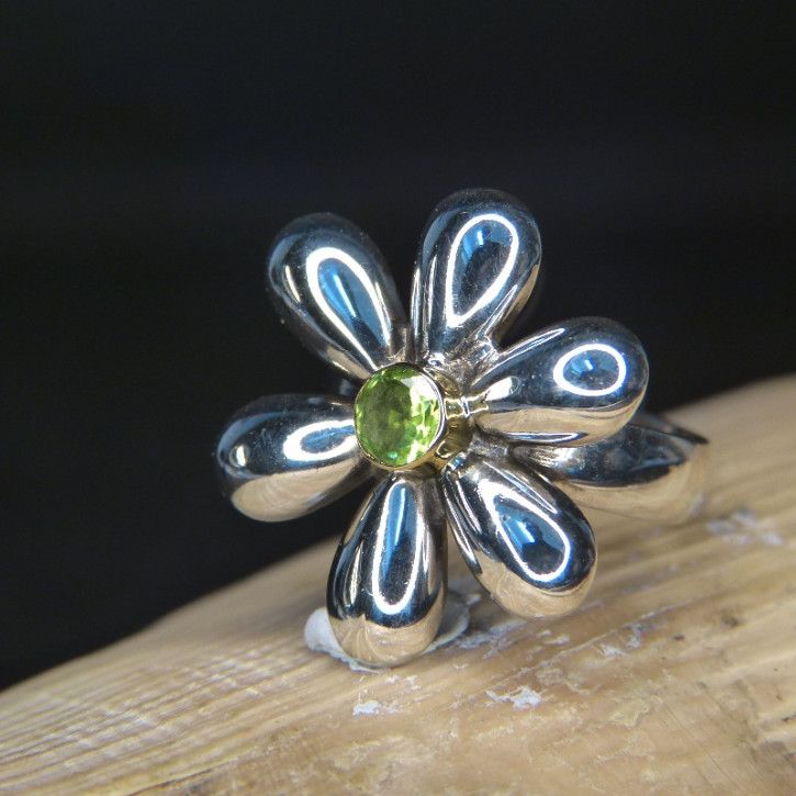 Silberring "Blume'" mit Stein oder Perle Größe 60 (Ø ca. 19,1 mm) / Peridot