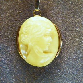 Bernstein-Kamee in Gold 333/-