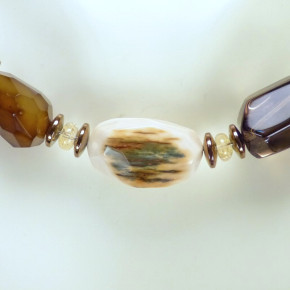 Collier mit Mammut und Halbedelsteinen