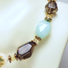 Collier mit Mammut und Halbedelsteinen