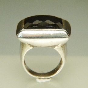 schwerer Silberring mit facettiertem Onix W 18
