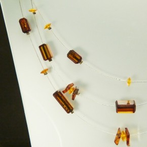 Drahtcollier mit Naturbernstein