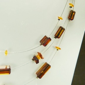 Drahtcollier mit Naturbernstein
