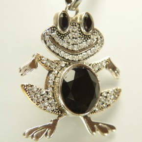 Silberanhänger "Frosch" mit Weißtopasen und Onix
