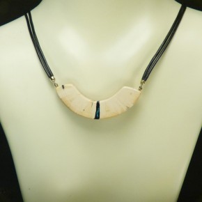 Bogen-Collier aus cremefarbenem Mammut
