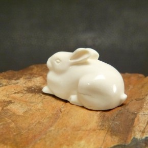 Hase sitzend