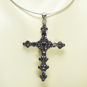 großes Silber-Kreuz mit Iolith