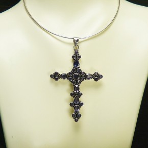 großes Silber-Kreuz mit Iolith