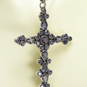 großes Silber-Kreuz mit Iolith