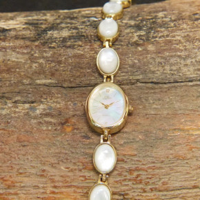 Armbanduhr mit Perlmutt