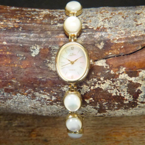 Armbanduhr mit Perlmutt
