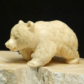 Bär aus cremigem Mammut-Elfenbein