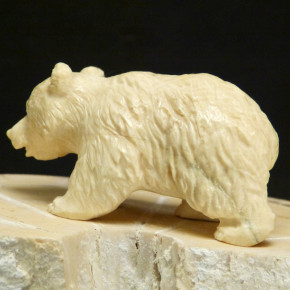 Bär aus cremigem Mammut-Elfenbein